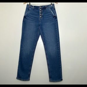 American Eagle MOM Jeans. Size 4 Regular.